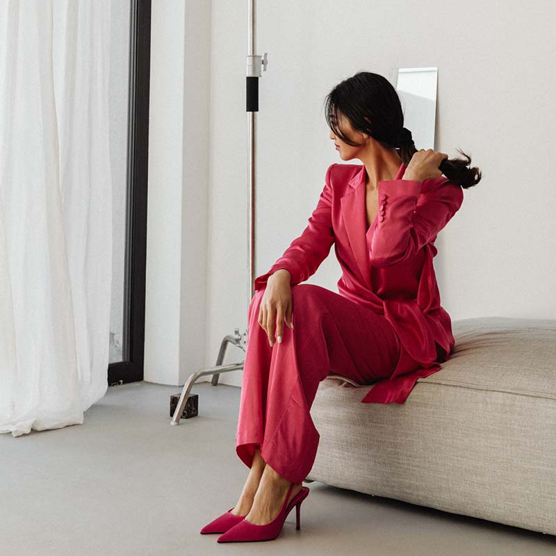 kaboompics elegant asian businesswoman in satin suit focused on laptop work elegant asian businesswoman in satin suit focused on laptop work 32082